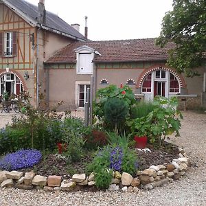 Le Clos De La Fontaine Bed & Breakfast Massay Exterior photo