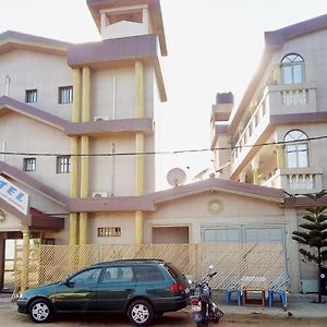 Stone Hotel Lomé Exterior photo