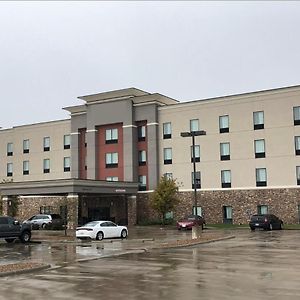 Flag Point Inn And Suites Pratt Exterior photo