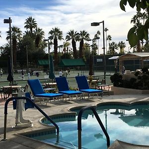 Getaways At Palm Springs Tennis Club Hotel Exterior photo