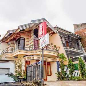 Oyo 3004 Penginapan Bromo Adi Hotel Pasuruan Exterior photo