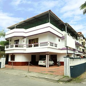 Oyo 16717 Sreekrishna Kailas Inn Chavakkad Exterior photo