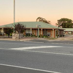 Lake Albert Motel Meningie Exterior photo