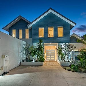 Burns Beach Bed And Shower Hotel Connolly Exterior photo