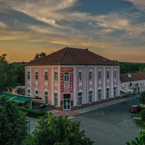 Koeroes Panzio Es Etterem Hotel Gyomaendrod Exterior photo