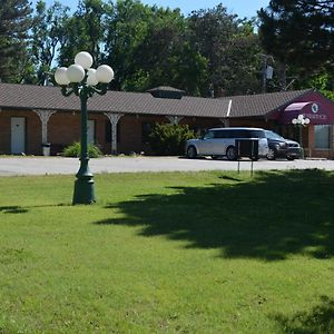 The Evergreen Motel In Kansas Pratt Exterior photo