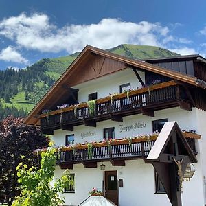 Gaestehaus Zugspitzblick Hotel Berwang Exterior photo