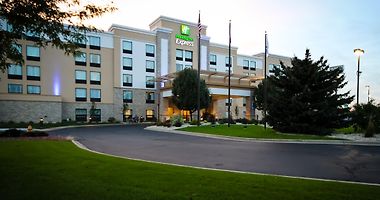 hotels in janesville wisconsin that take pets