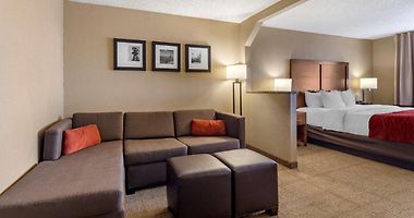 pet friendly hotels in russell ks